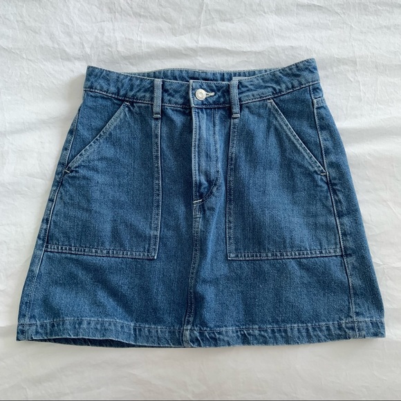 H&M Dresses & Skirts - Denim mini skirt with oversized pockets - H&M &Denim US6